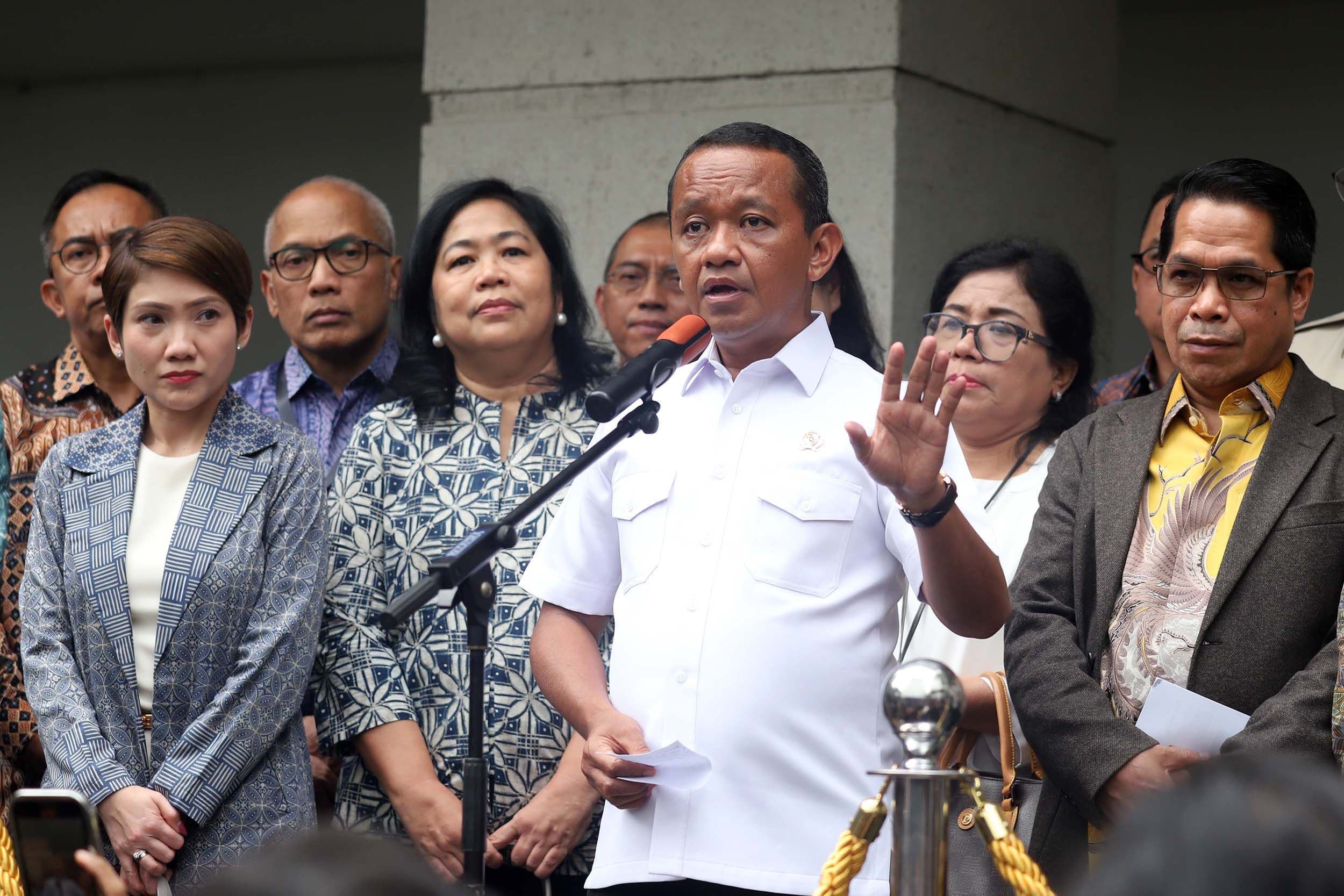 Prabowo Tunjuk Bahlil Jadi Ketua Satgas Percepatan Transisi Energi, Siap Bangun PLTS 100 GW