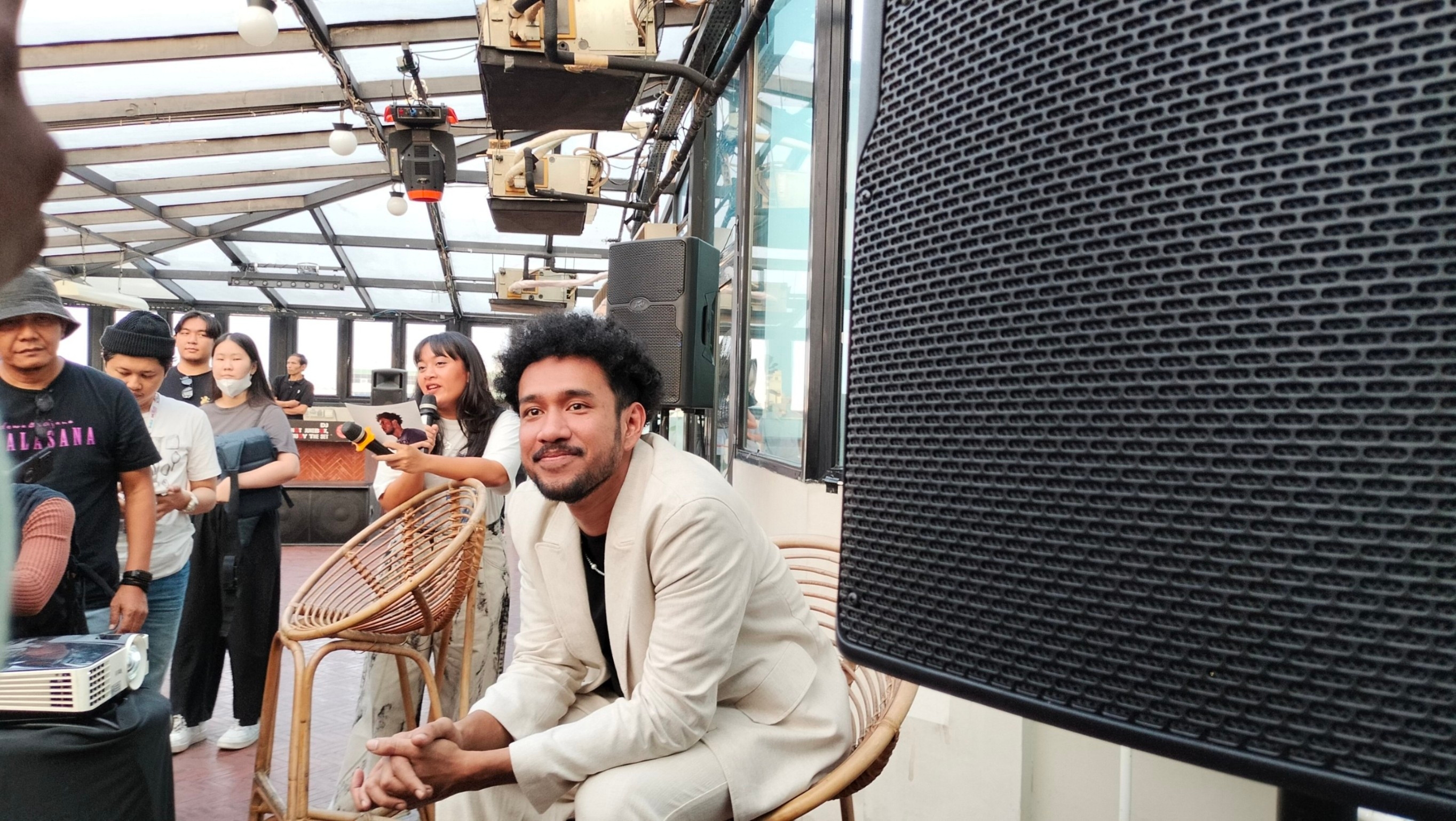 Lagu Baru Teddy Adhitya Terinspirasi Saat Ziarah Ke Makam Glenn Fredly