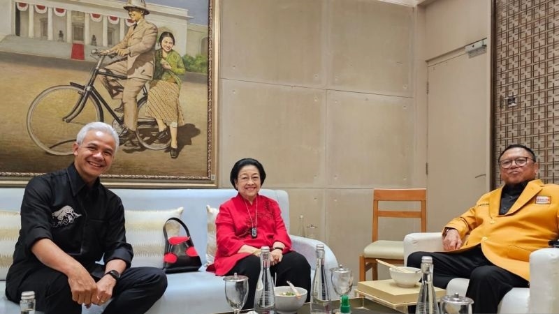 Megawati-OSO Bicara Politik Sambil Santap Mie Ayam