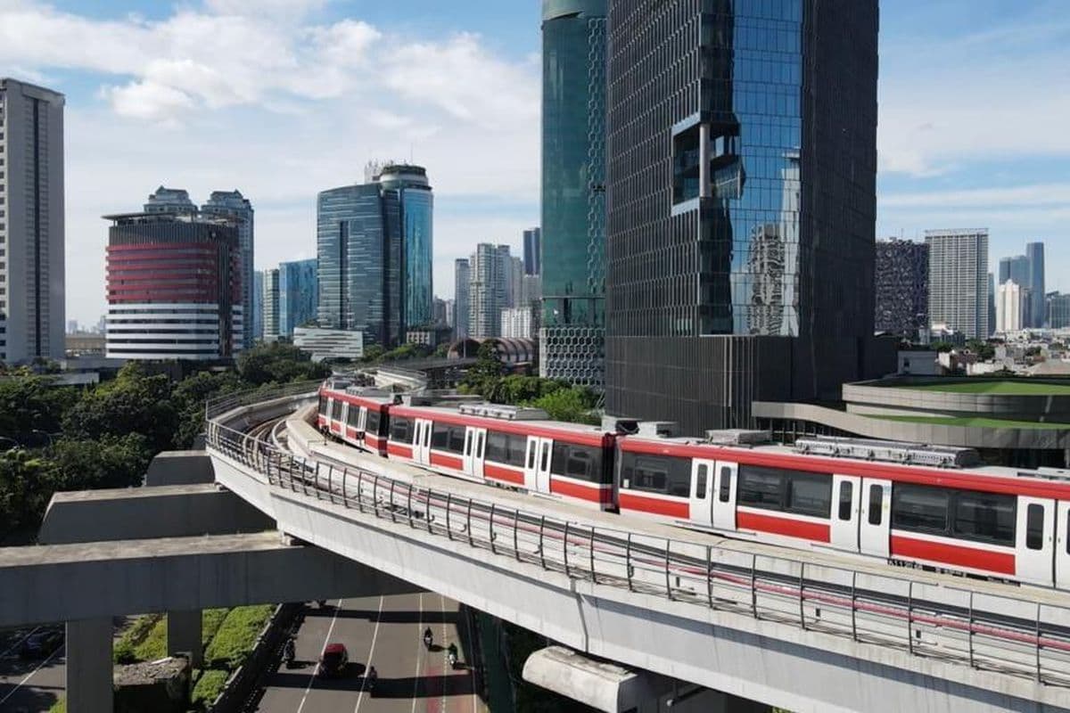 6 Destinasi Wisata Dekat Stasiun LRT, Cocok Untuk Akhir Pekan