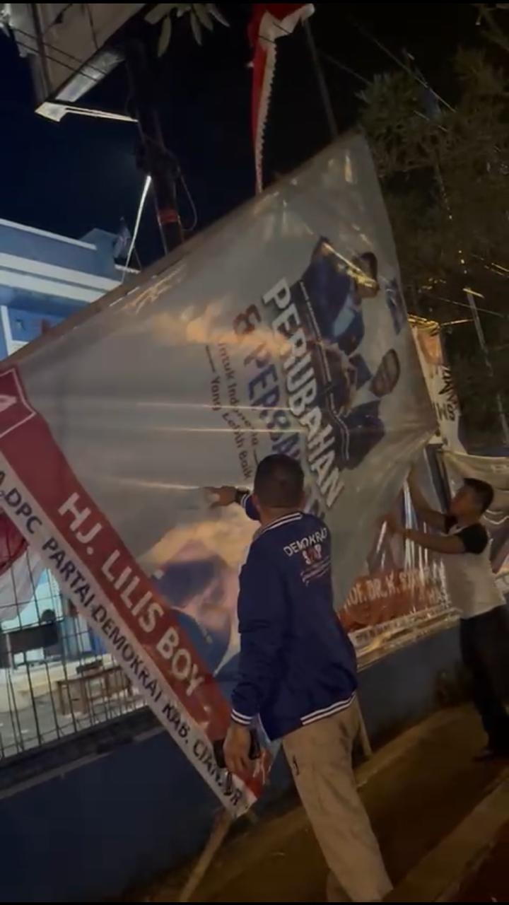 Demokrat Mulai Turunkan Baliho Anies Baswedan