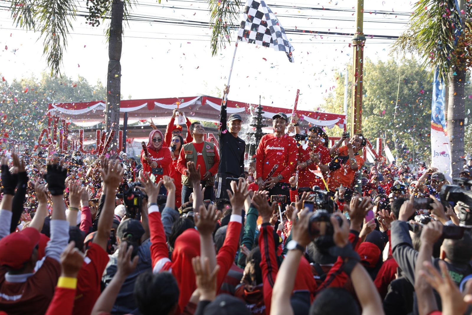 Pamitan Ke Masyarakat Klaten, Ribuan Warga Sambut Ganjar Pakai Kaos