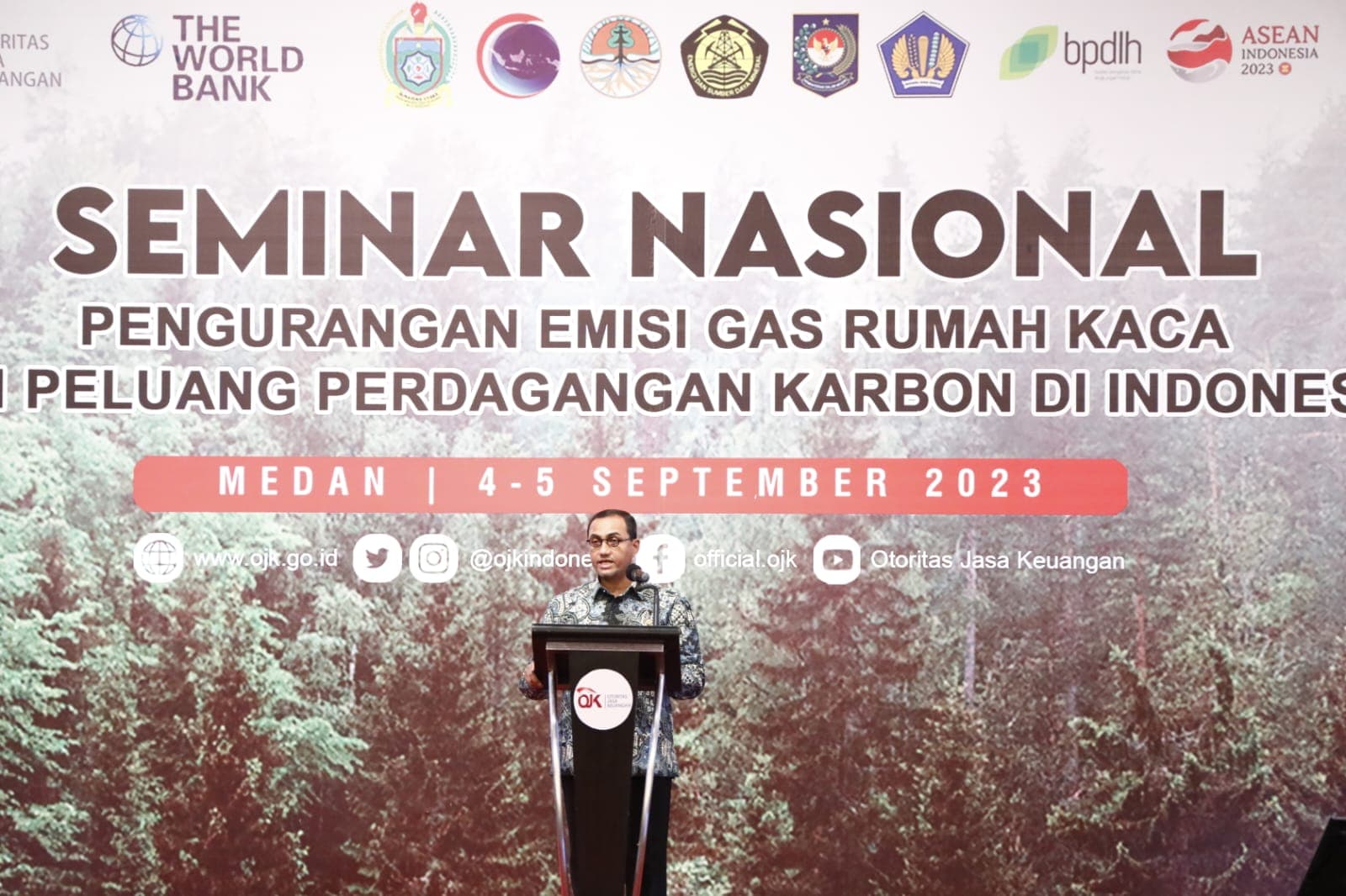 OJK Awasi Perdagangan Karbon Di Bursa Karbon Gelar Seminar Nasional Di Medan