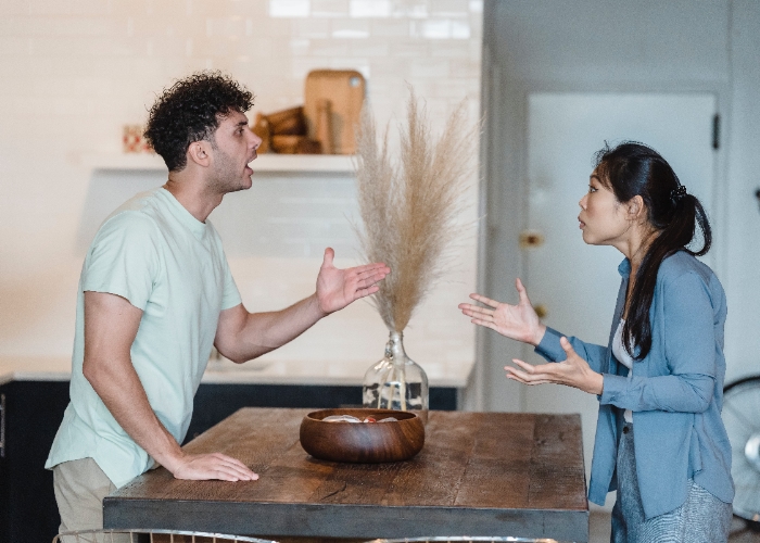 Sering Menyalahkan Orang Lain? Waspada Self Serving Bias