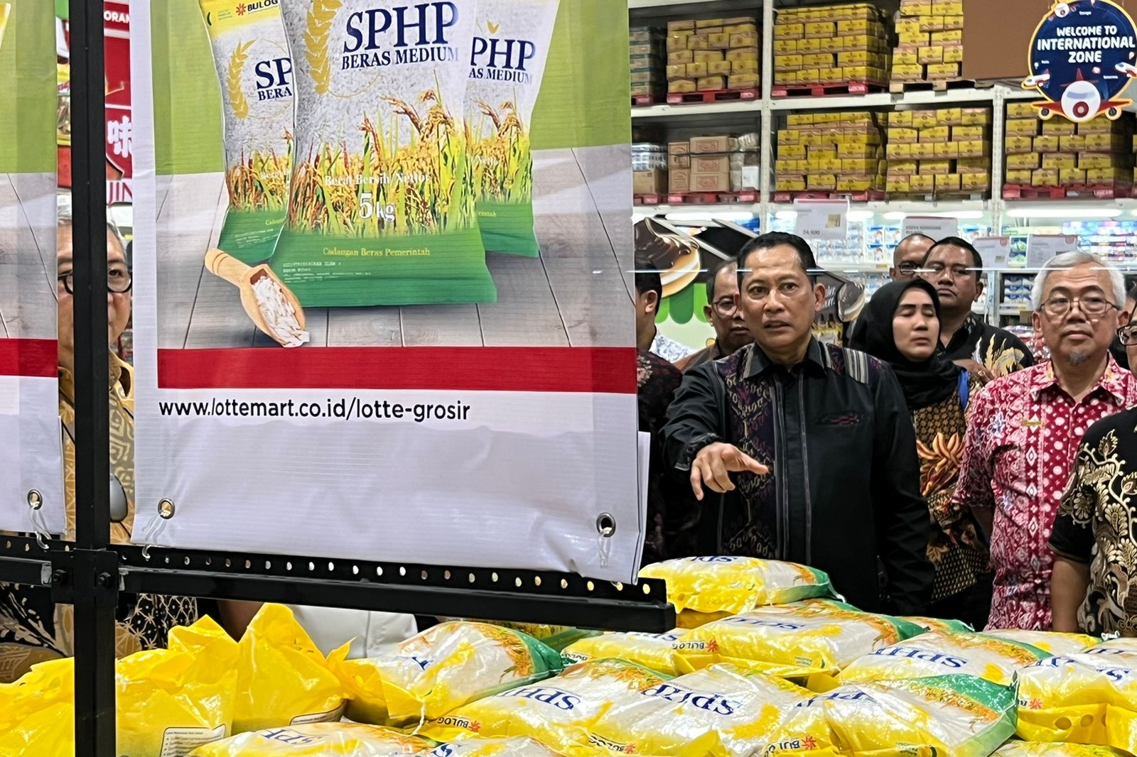 Stok Melimpah, Bulog Pastikan Beras SPHP Tersedia Di Semua Tempat