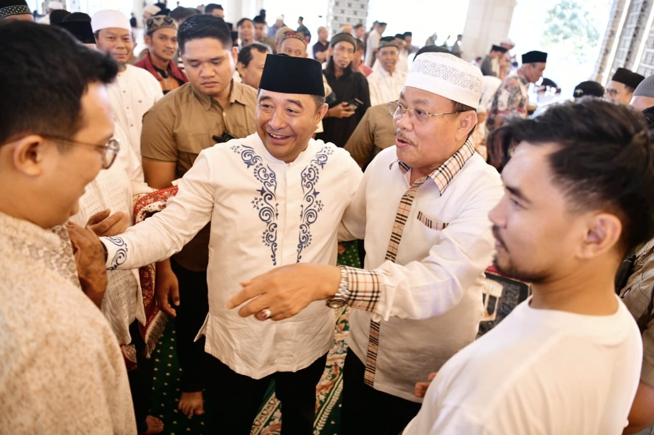 Pj Gubernur Bahtiar Silaturahmi dengan Alim Ulama dan Masyarakat di Masjid Raya Makassar