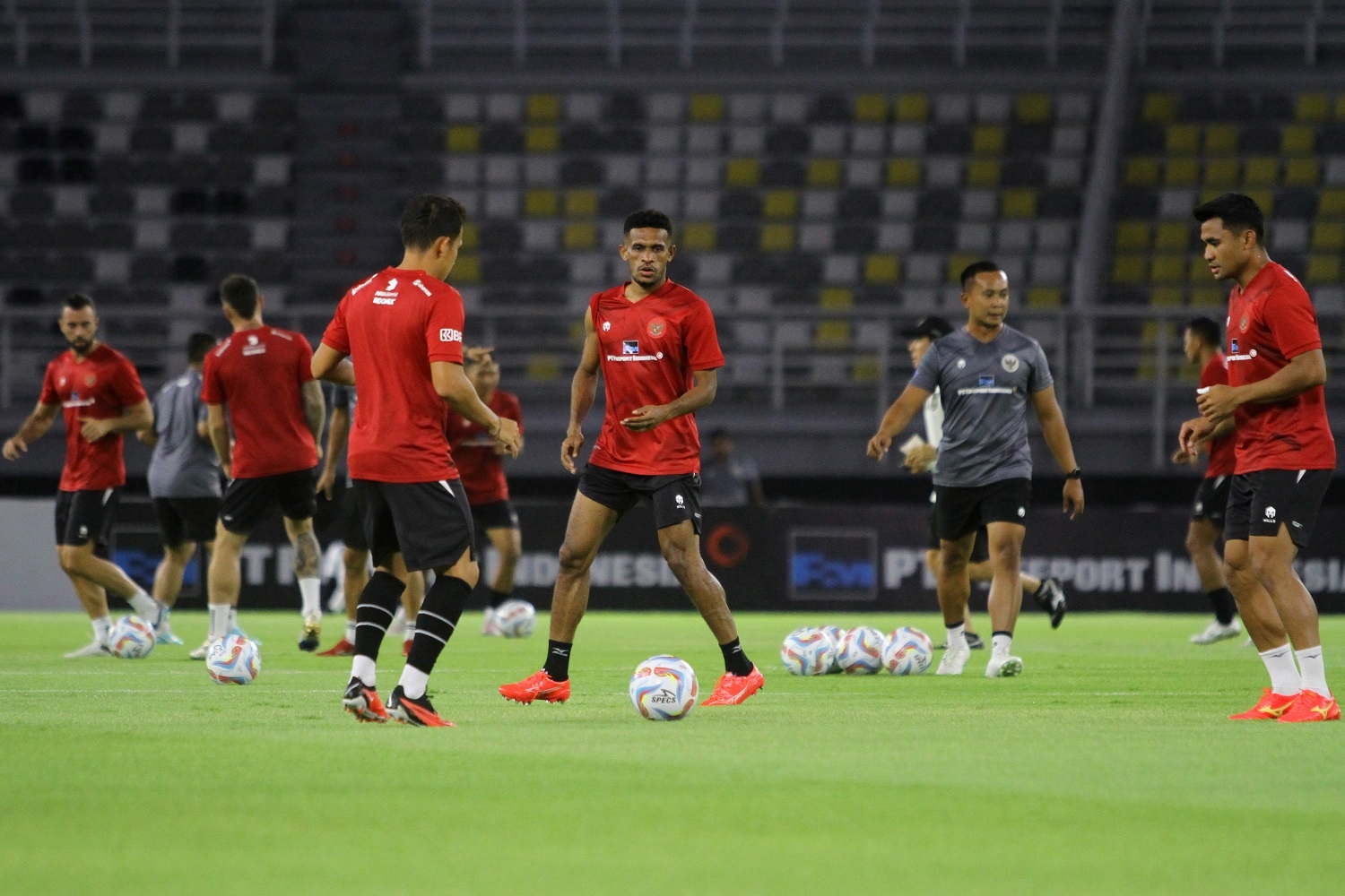 FIFA Matchday: Timnas Indonesia Berpotensi Mainkan Tiga Bek, Amat Dan Baggott Starter