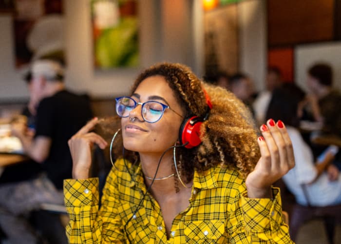 Mendengarkan Musik Dan Dampaknya Terhadap Psikologi