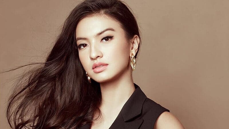 Kondangan Ke Nikahan Pamela Bowie, Raline Shah Gandeng Calon Suami