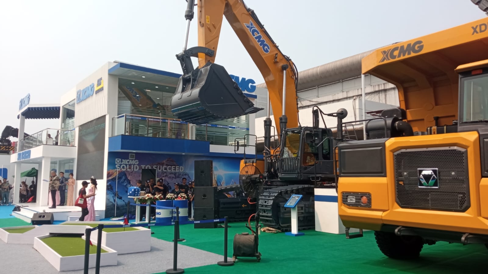 Hadir Kembali di Mining Expo, GM Tractors Teken Kontrak Pembelian Bulldozer