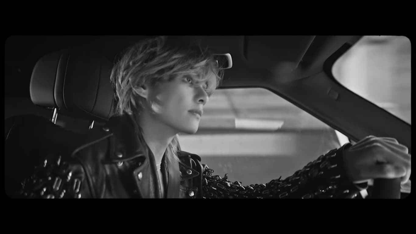 Lirik Lagu Blue - V BTS Beserta Terjemahannya