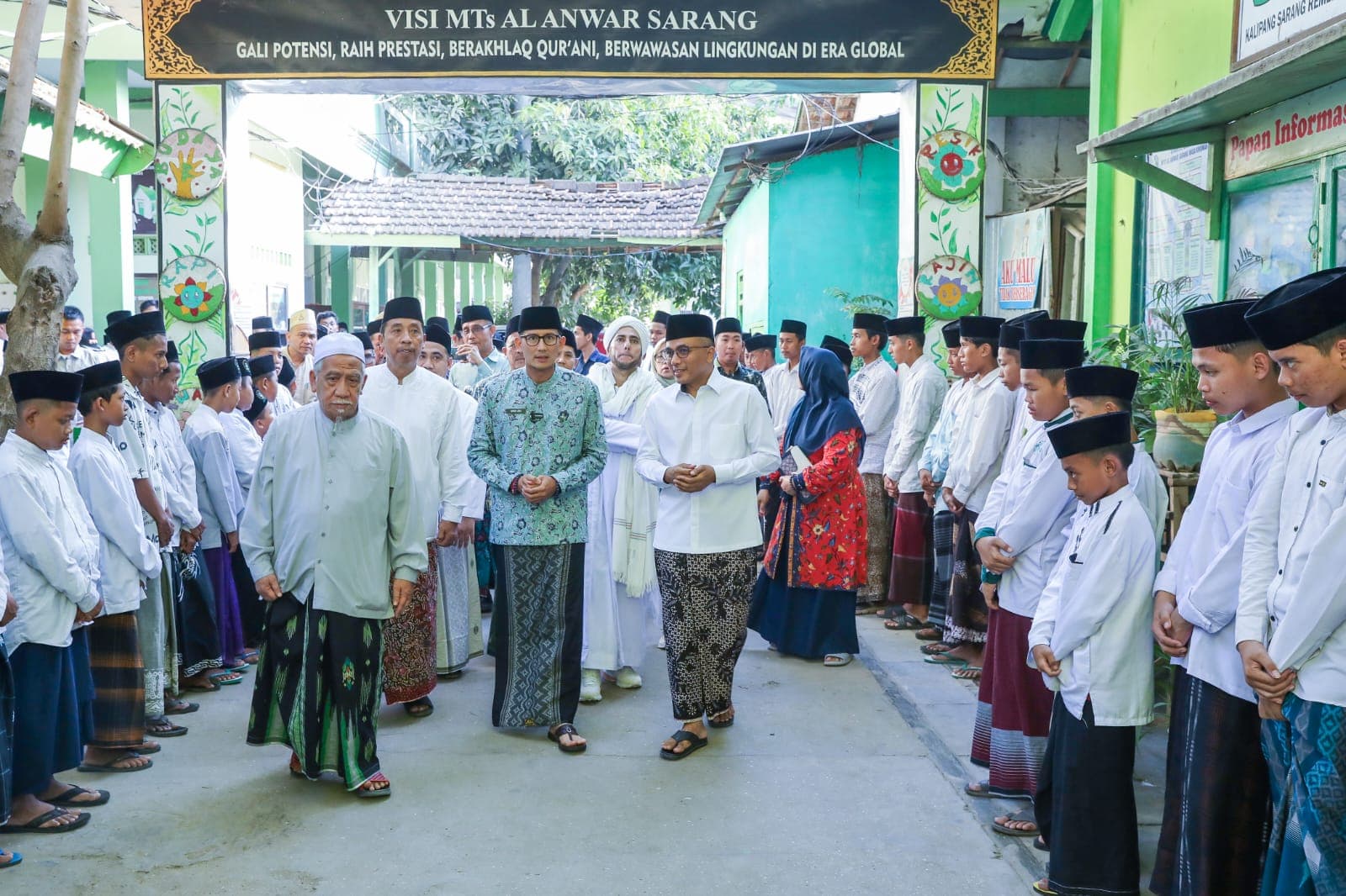 Sekjen PPP Bareng Sandiaga Uno Dukung Penuh Santri Menyongsong Bonus Demografi