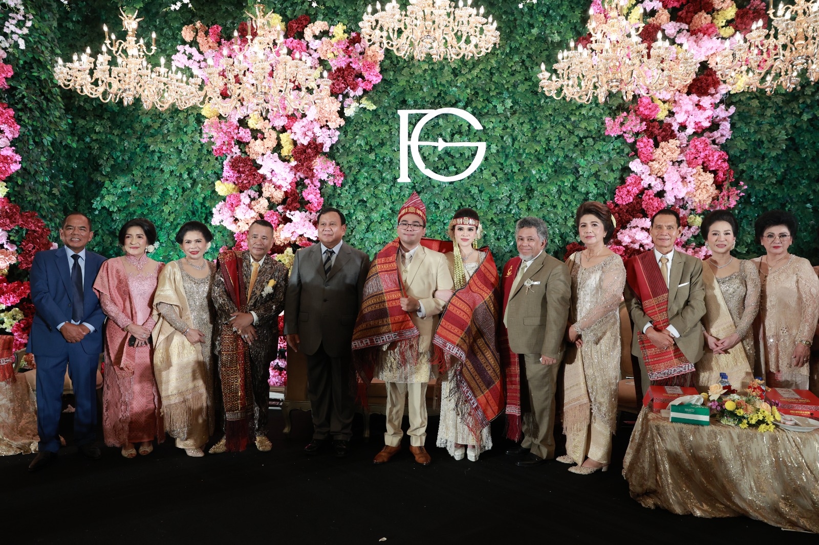 Hadiri Pernikahan Anak Hotman Paris, Prabowo Jadi Bahan Selfie