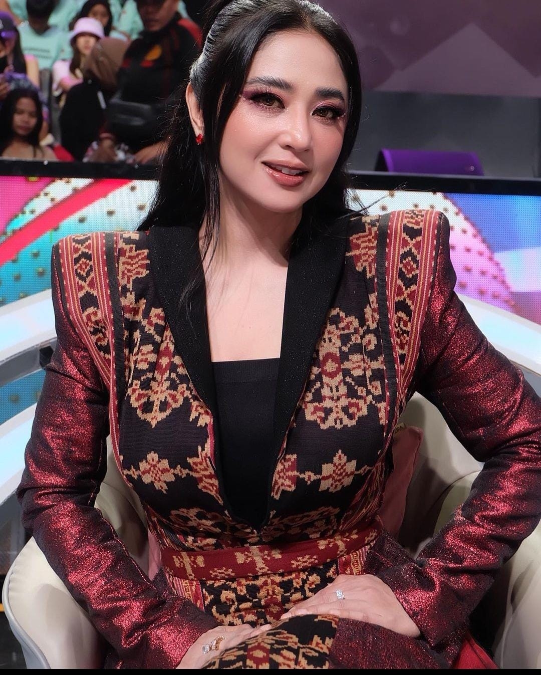 Dewi Perssik Jawab Soal Rumor Putusnya Hubungan Dengan Rully