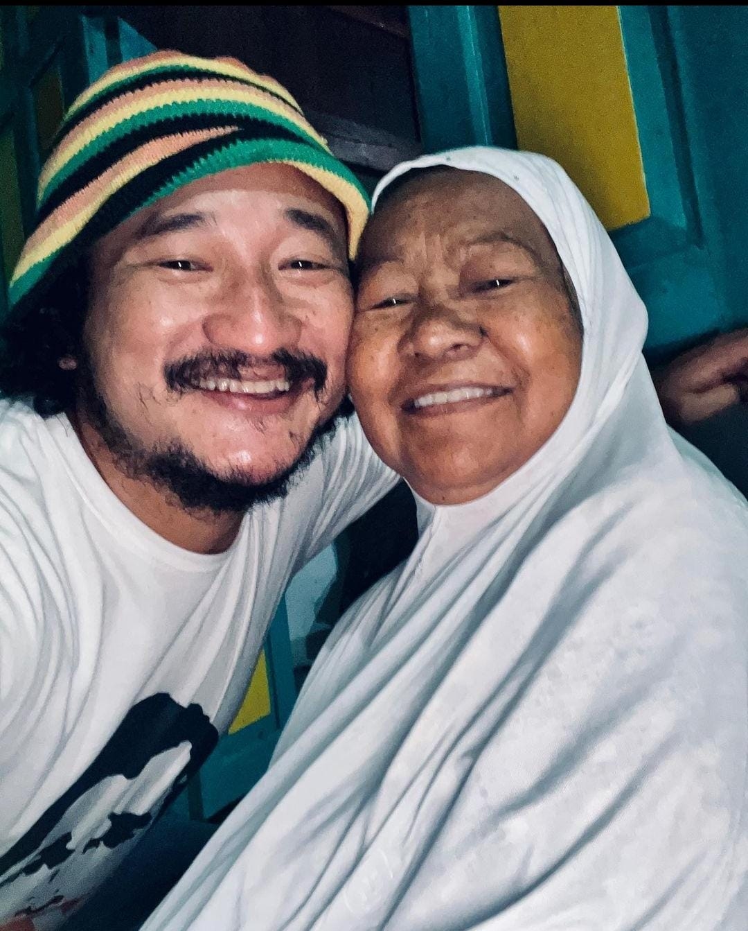 Pulang Kampung Temani Ibu, Isa Bajaj Semakin Nikmati Hidup