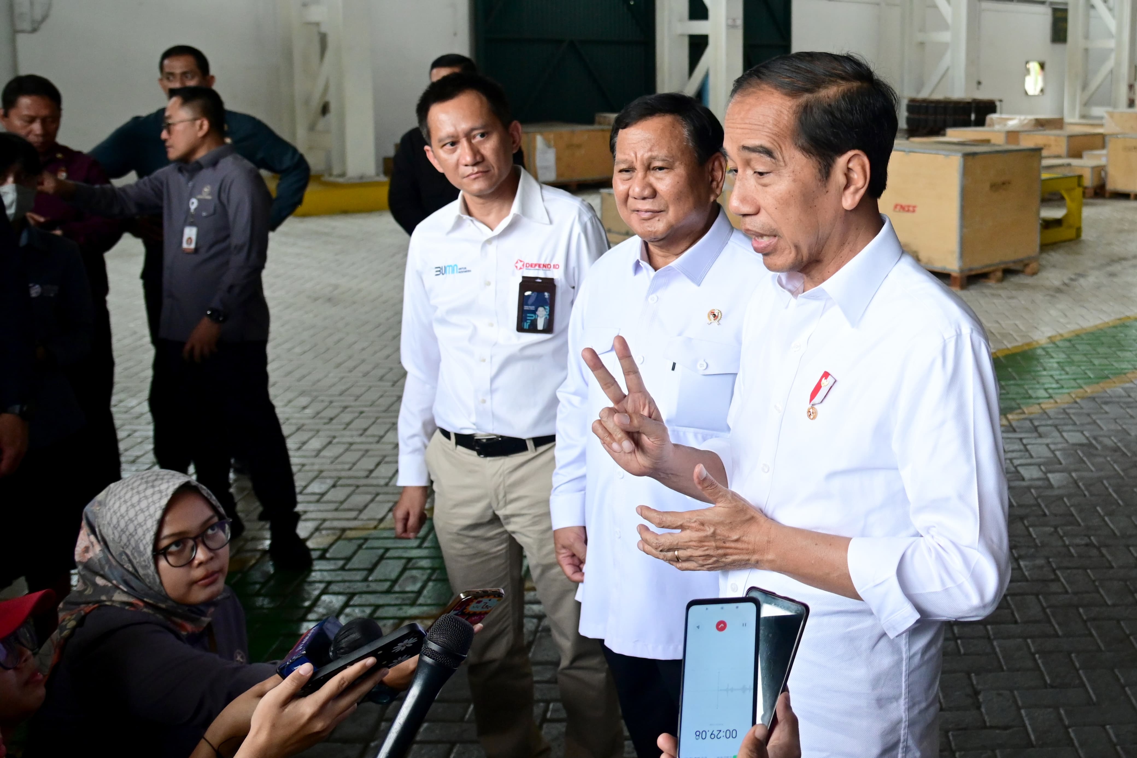 Dampingi Jokowi Pulang Naik Kereta Cepat, Prabowo Tak Bicara Politik
