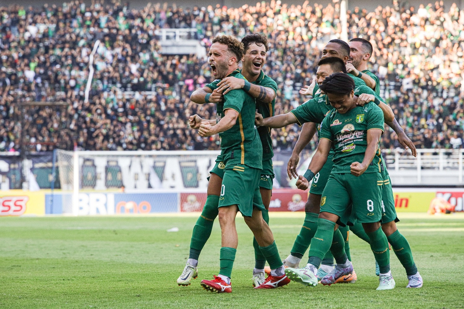 Persebaya vs Arema: Bajul Ijo Menang Tiga Gol Di GBT