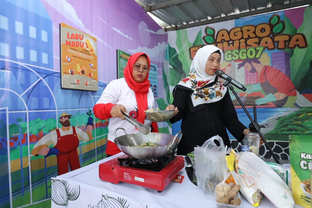 Ratusan Warga Kembangan Sambut Agro Eduwisata Ala OMG