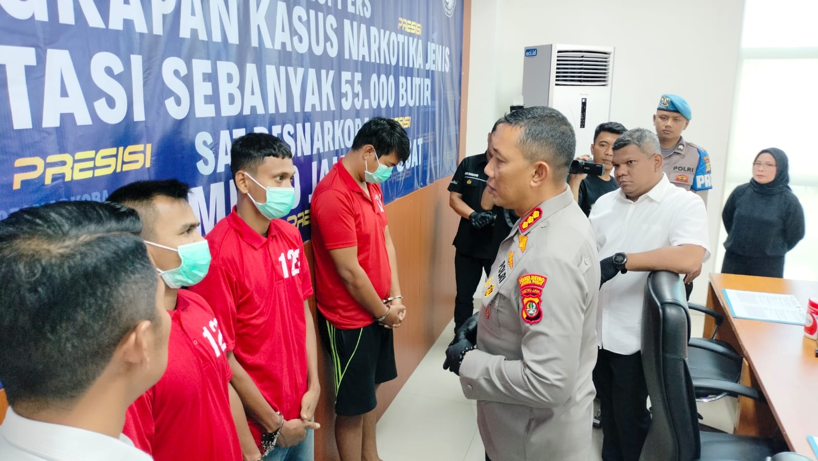 Perjalanan Dua Sekawan Pengedar Sabu Ke Jakarta-Surabaya Berakhir Di Soetta