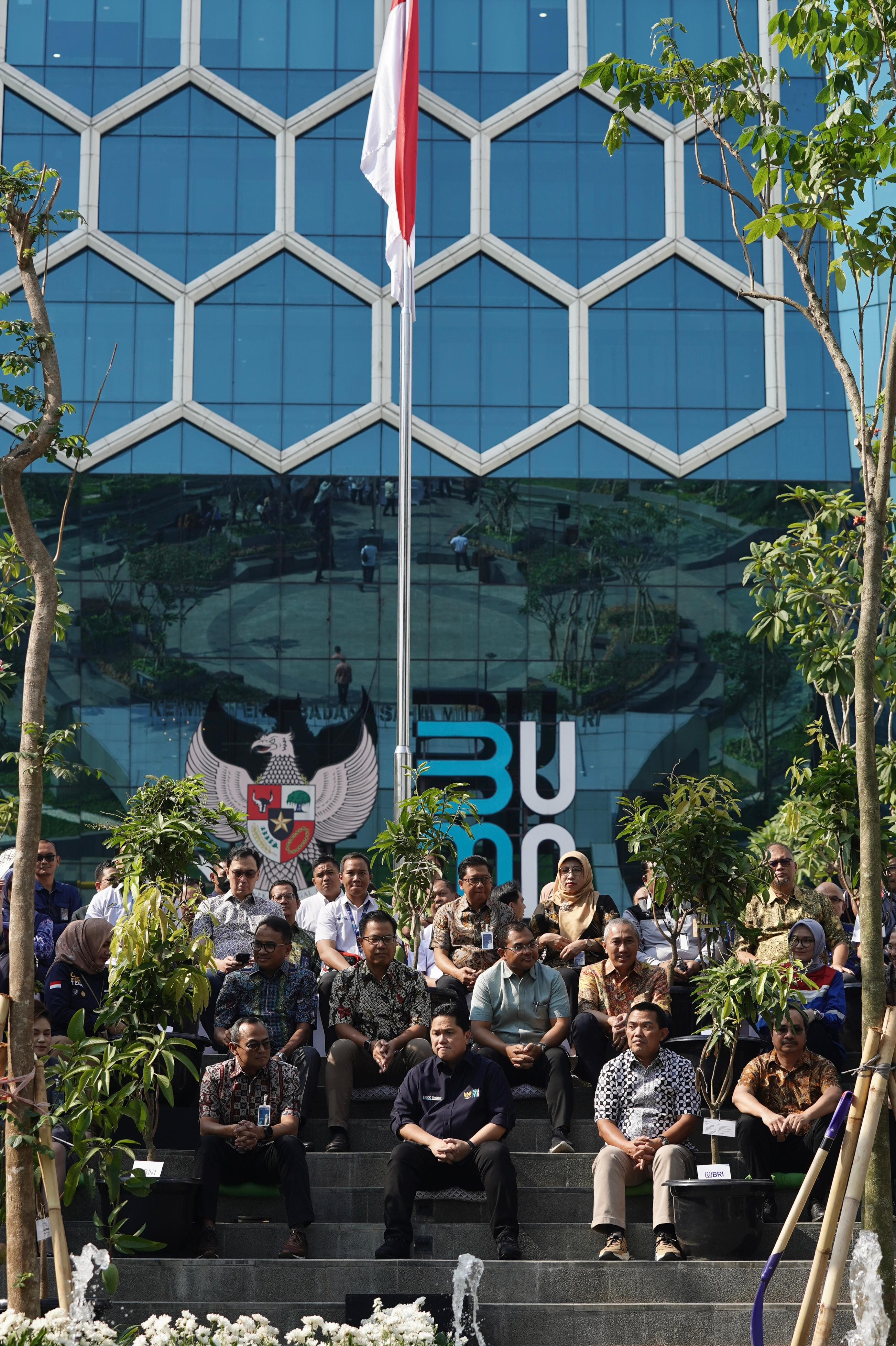 Tekan Polusi Jakarta, Erick Tanam 100 Ribu Pohon Lewat Program Gotong Royong Boyong Pohon