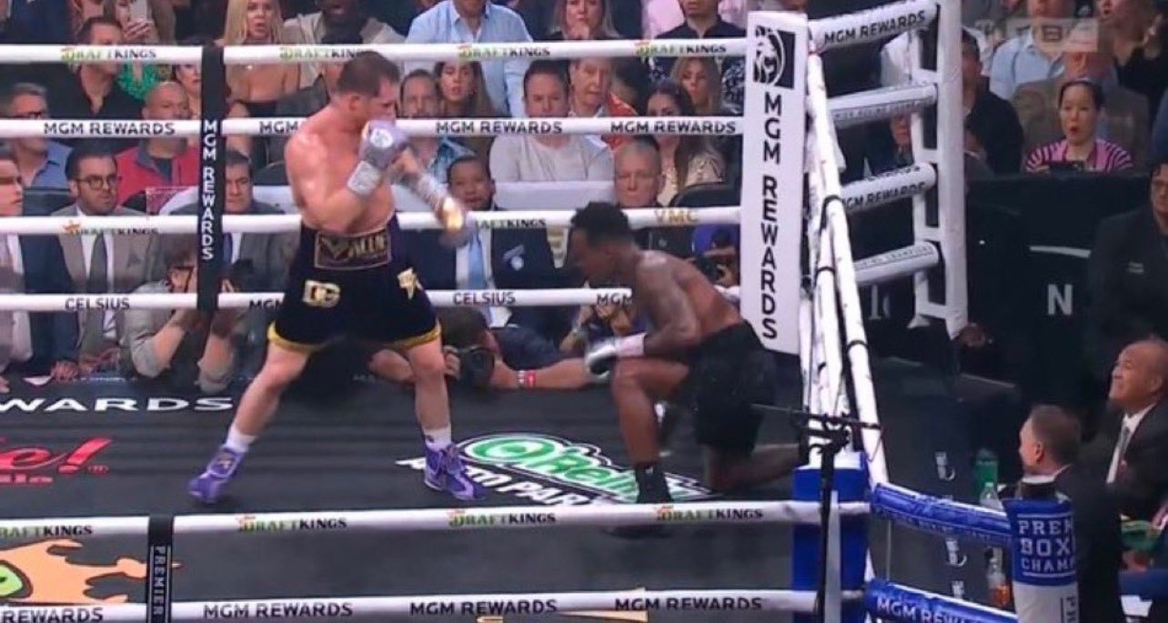 Dominan Kalahkan Jermell Charlo 12 Ronde, Canelo Alvarez Pertahankan Gelar