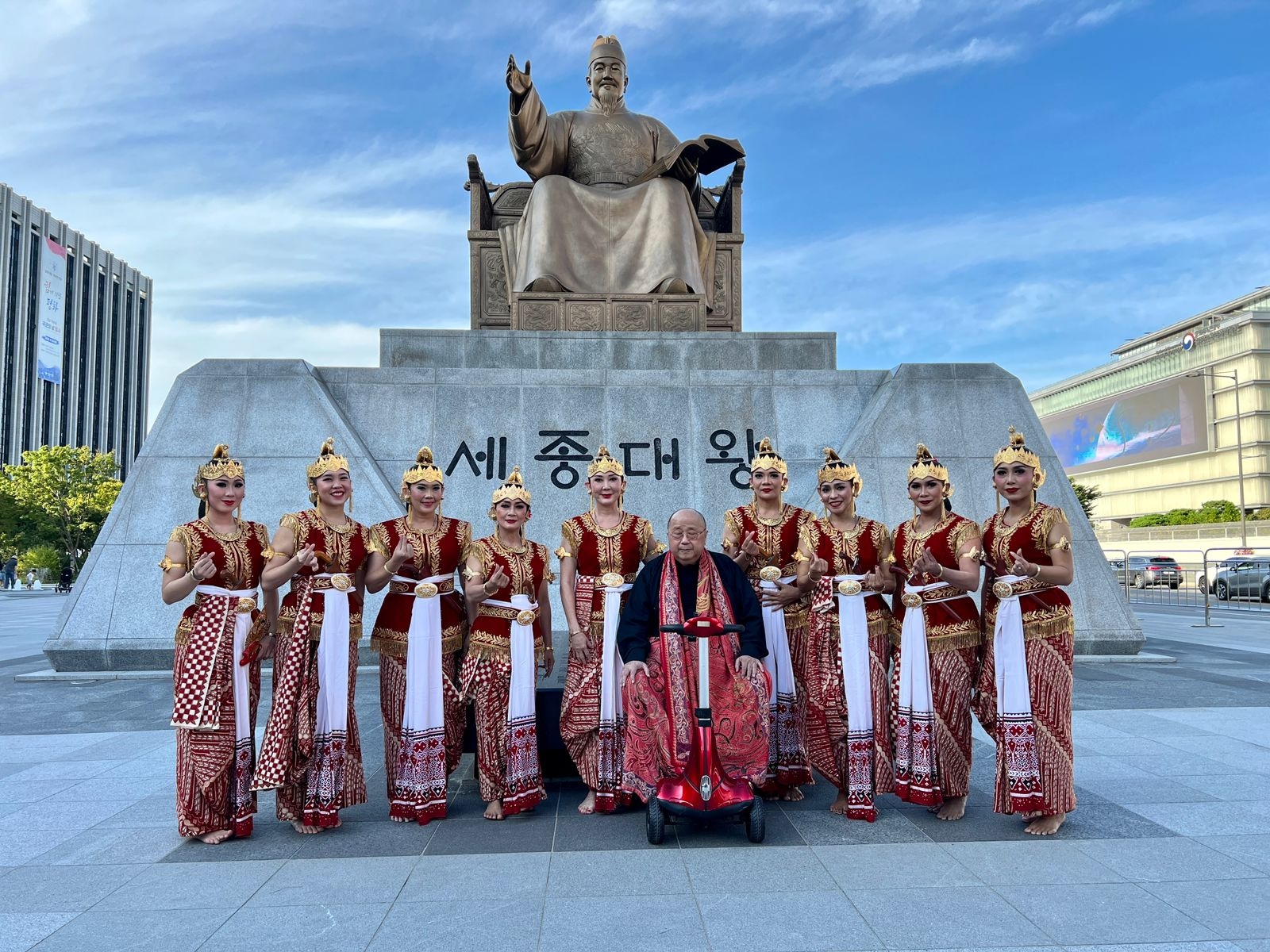 Pentas Seni Laskar Bedhayan Indonesia Pusaka dan Rekor MURI Untuk Dubes RI di Seoul