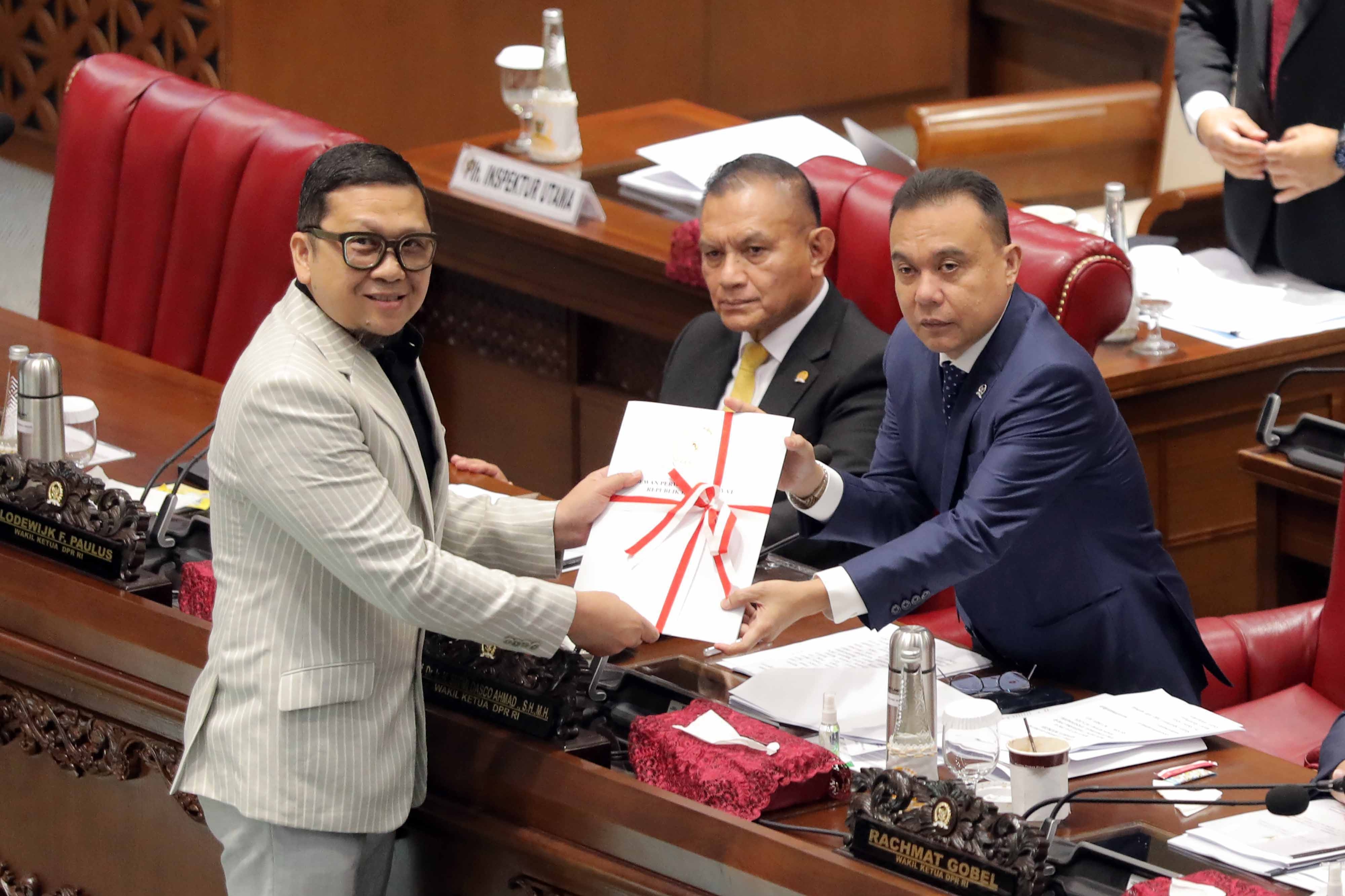 Bagaimana Cara yang Harus Dilakukan untuk Mengambil Keputusan yang Menyangkut Banyak Orang?