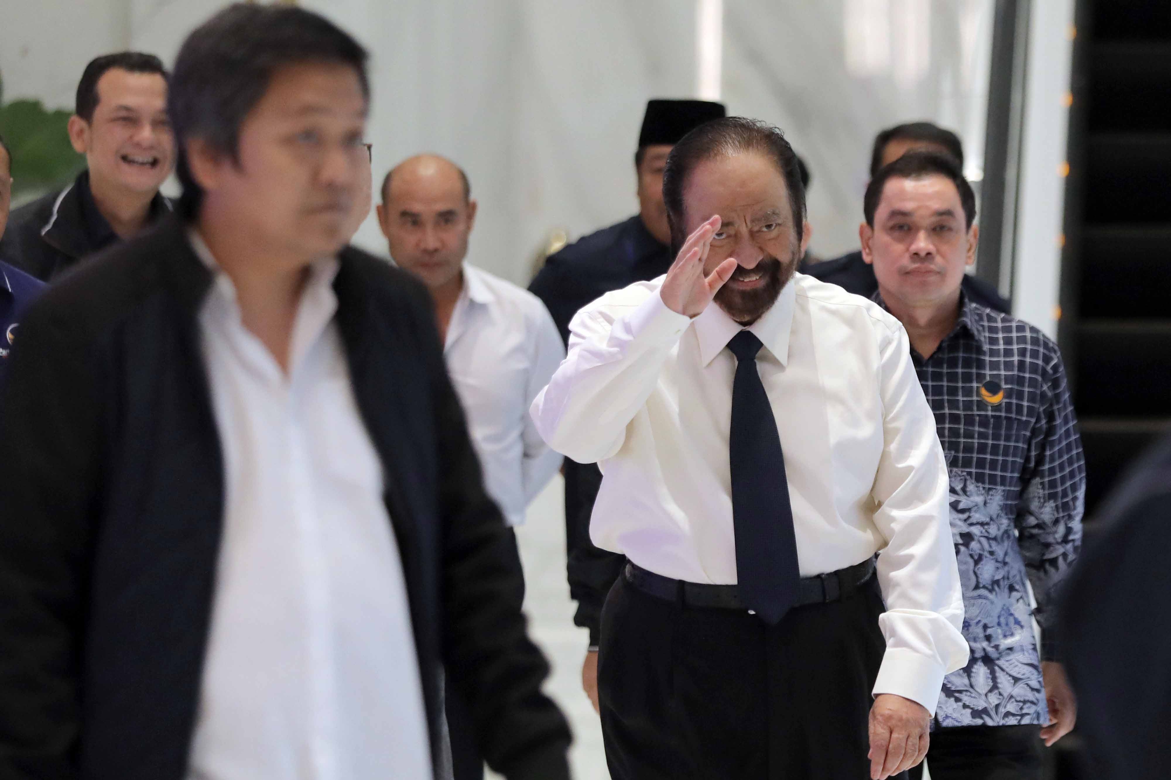 Surya Paloh Minta SYL Mundur, Siti Nurbaya Bertahan Di Kabinet