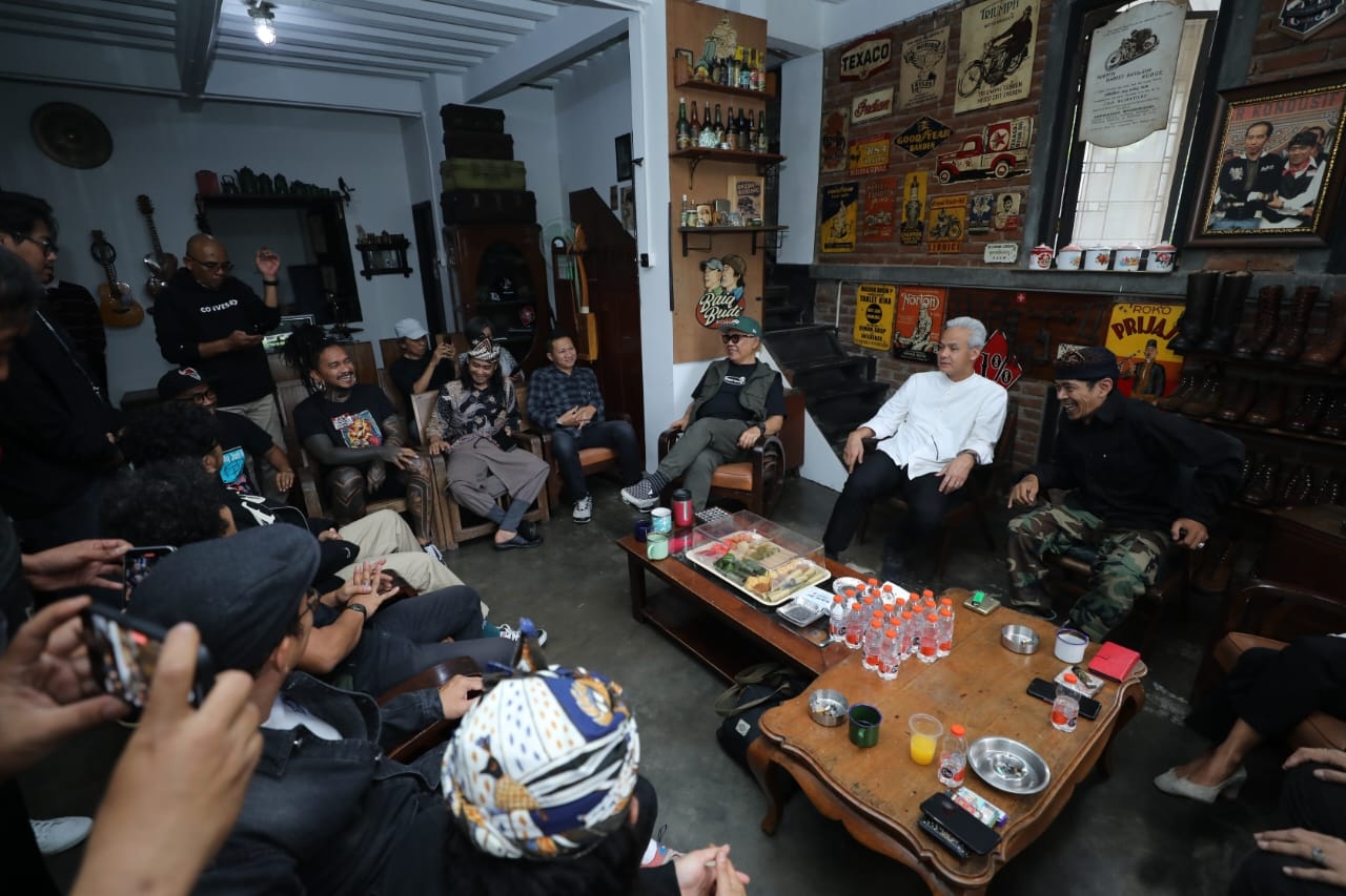 Budi Dalton, Trie Utami, Eddi Brokoli Nongkrong Bareng Ganjar: Bahas Startegi Kembangkan Seni Dan Budaya