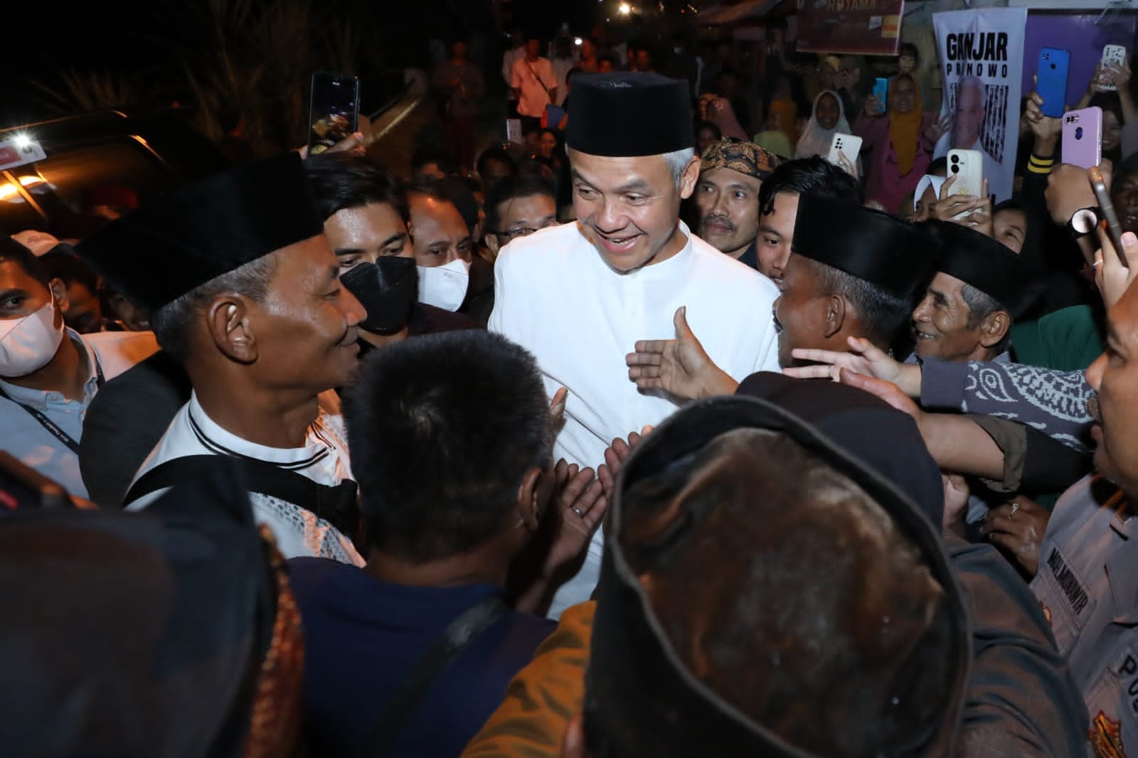 Sambangi Desa Terpencil Di Tasikmalaya, Ganjar Dialog Hingga Menginap