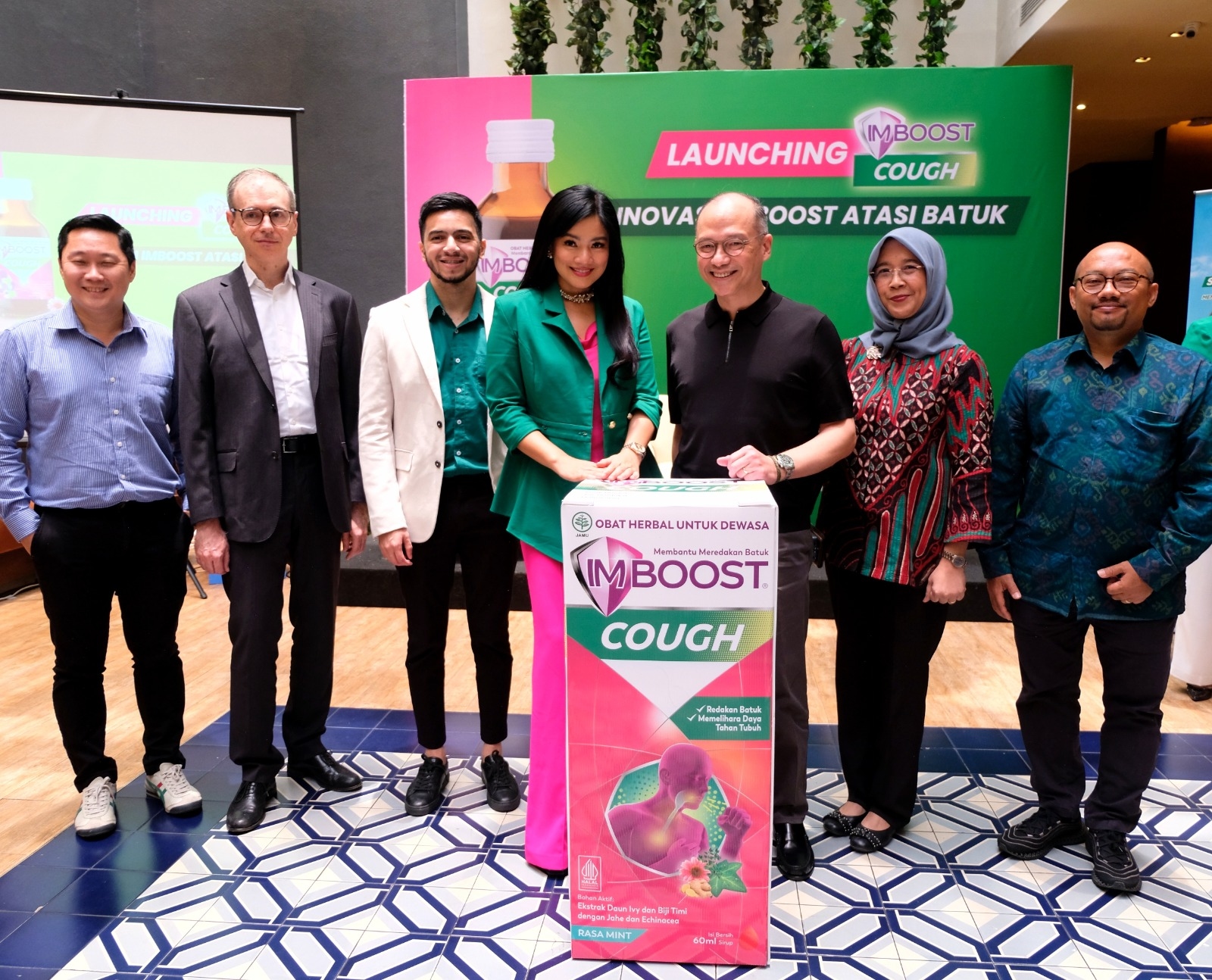 Hati-hati ISPA! Ini cara Titi Kamal Atasi Batuk, Pakai Imboost Cough?