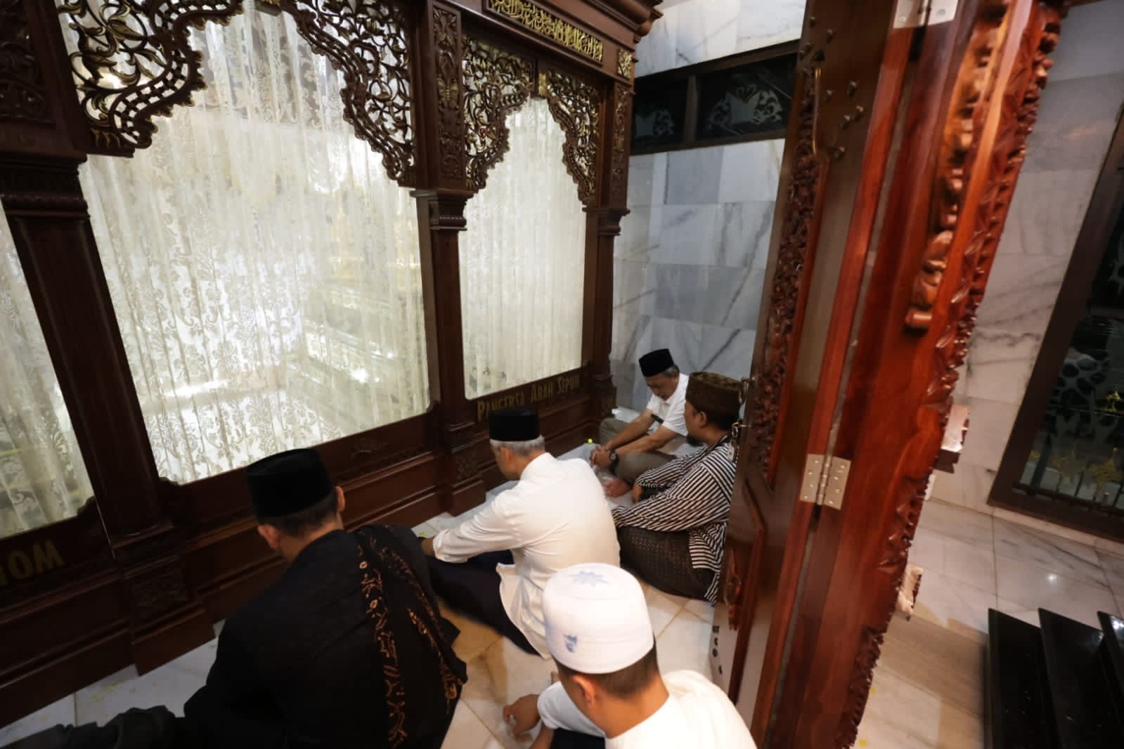 Lanjut Silaturahmi Ke Ponpes, Kali Ini Ganjar Ziarah Dan Temui Keluarga Ulama Sufi Kharismatik