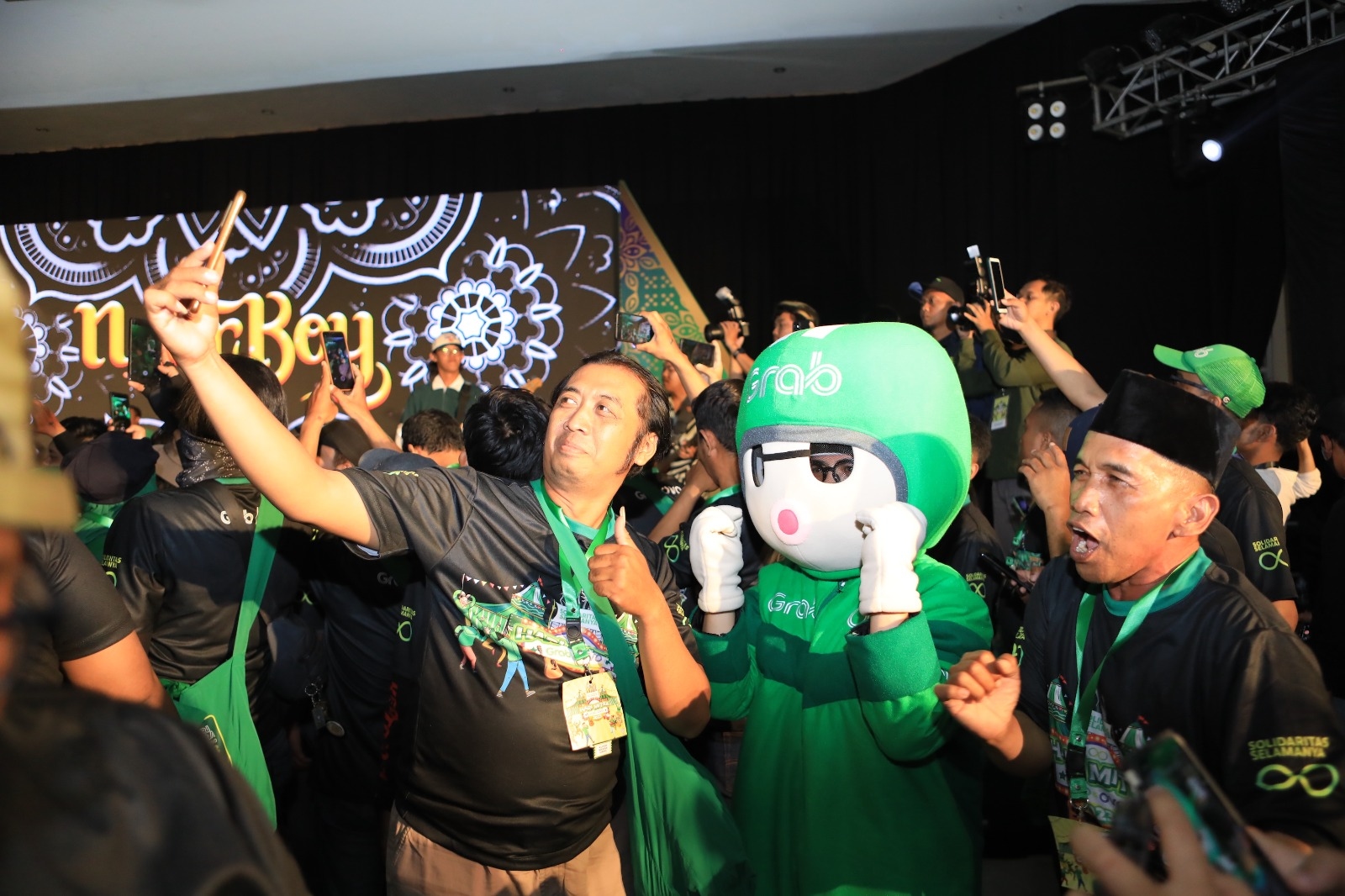 Masuki Tahun Ketiga, Puluhan Ribu Mitra Grab Dan OVO Terima Dana Tunai Hingga Beasiswa Senilai Rp16,2 Miliar