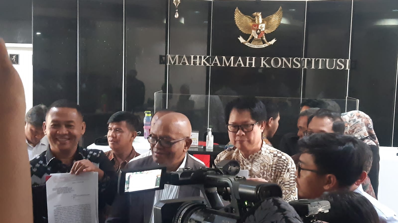 Anwar Usman Disomasi, MK Bukan Mahkamah Keluarga