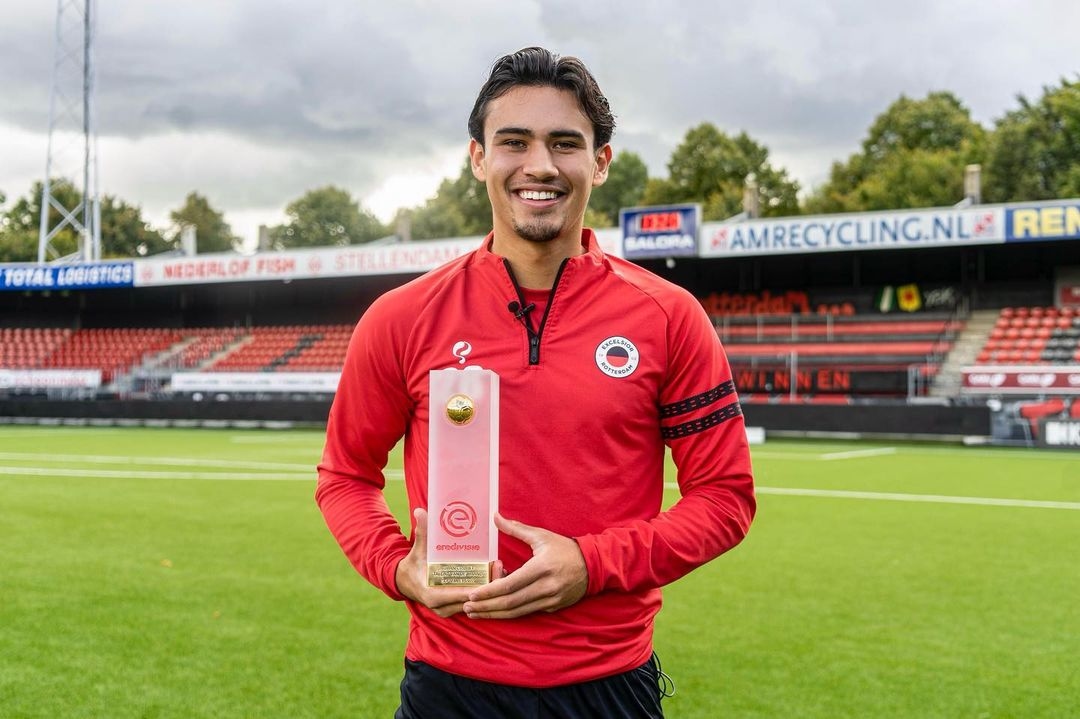 Mengenal Nathan Tjoe-A-On, Pemain Swansea City Yang Dikenalkan Erick Thohir Ke Presiden Jokowi