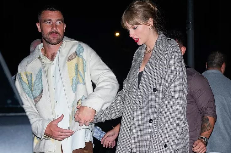 Gemas, Taylor Swift Dan Travis Kelce Terlihat Bergandengan Tangan Di New York
