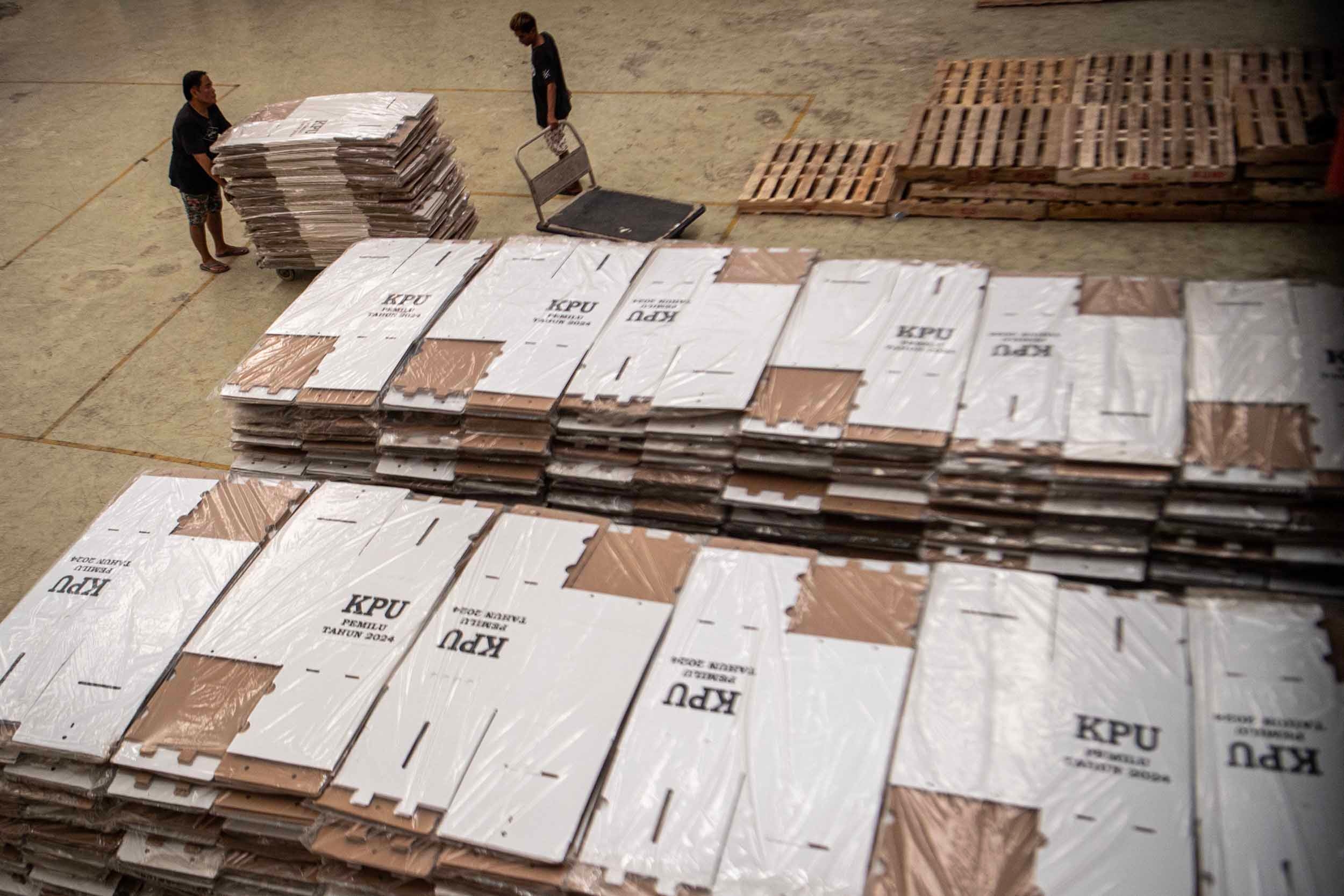 Hari Ini, Pasangan Amin Dan Ganjar-Mahfud Daftar Ke KPU