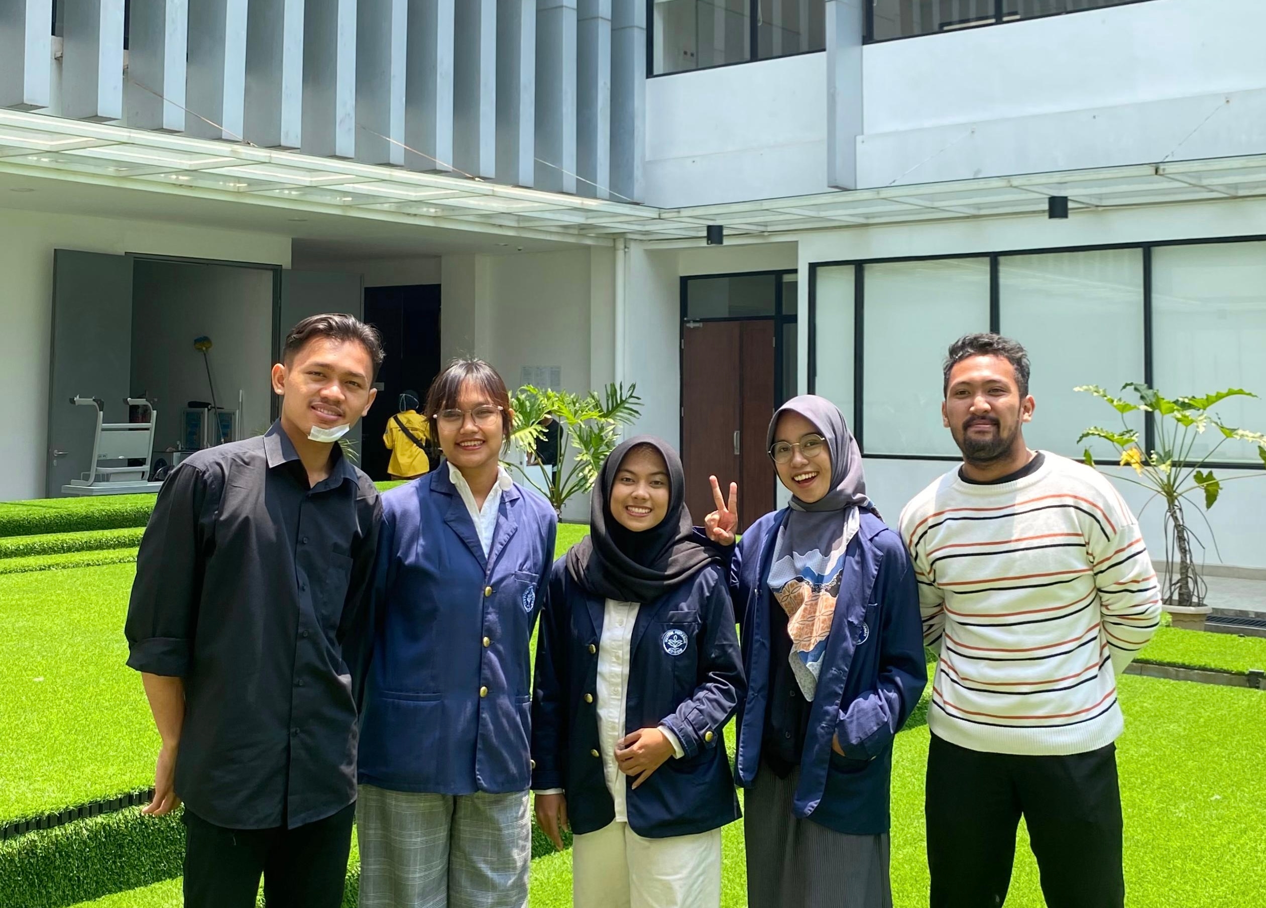 Praktis! Mahasiswa IPB Bikin Inovasi Shampo Kucing Tanpa Dibilas Air