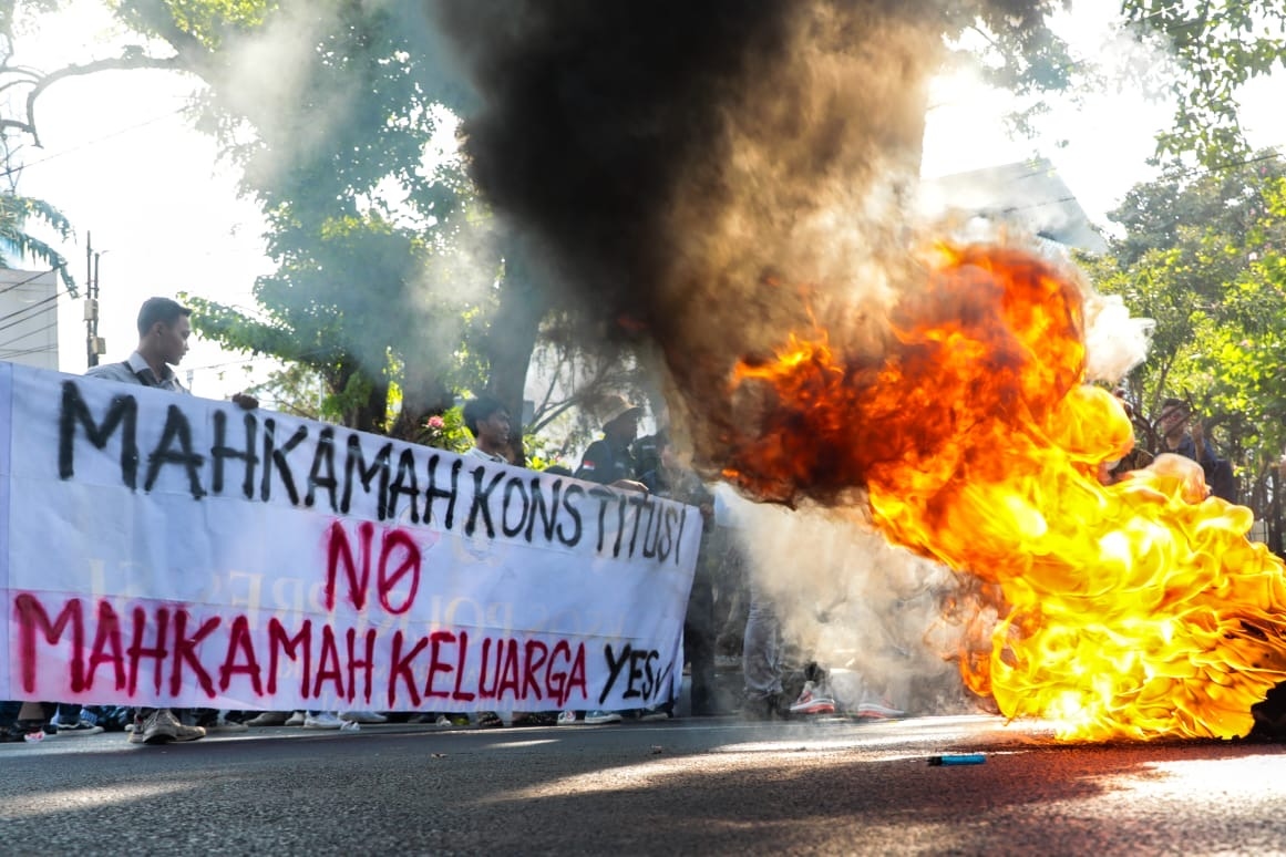 Aksi Demonstrasi Putusan Batas Usia Capres-Cawapres, BEM Nusantara Beri Catatan Hitam Untuk MK