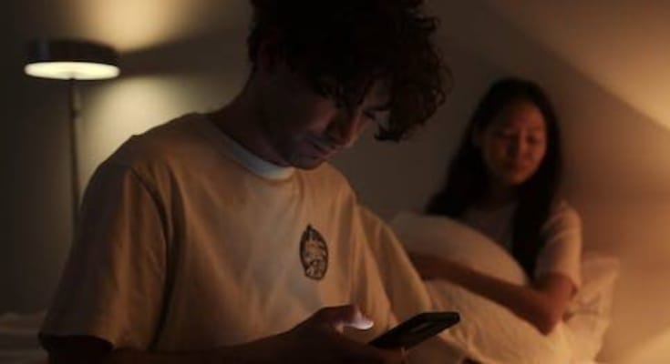 Selingkuh dengan Teman Sekantor, Ini 5 Bahaya yang Mengintai Perspektif Islam!