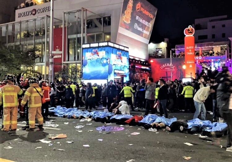 Tragedi Halloween Itaewon Dikemas Apik Dalam Serial Dokumenter Crush: Overcrowded Overwhelmed