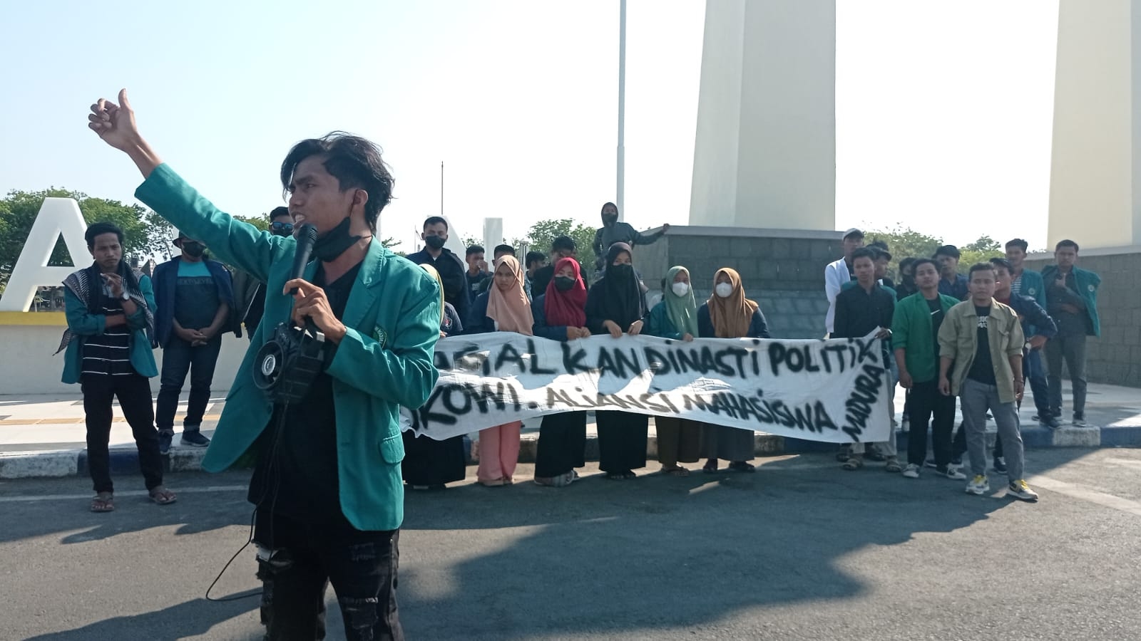Gelar Aksi Serentak, Mahasiswa Sebut Putusan MK Berpotensi Langgengkan Dinasti Politik Jokowi