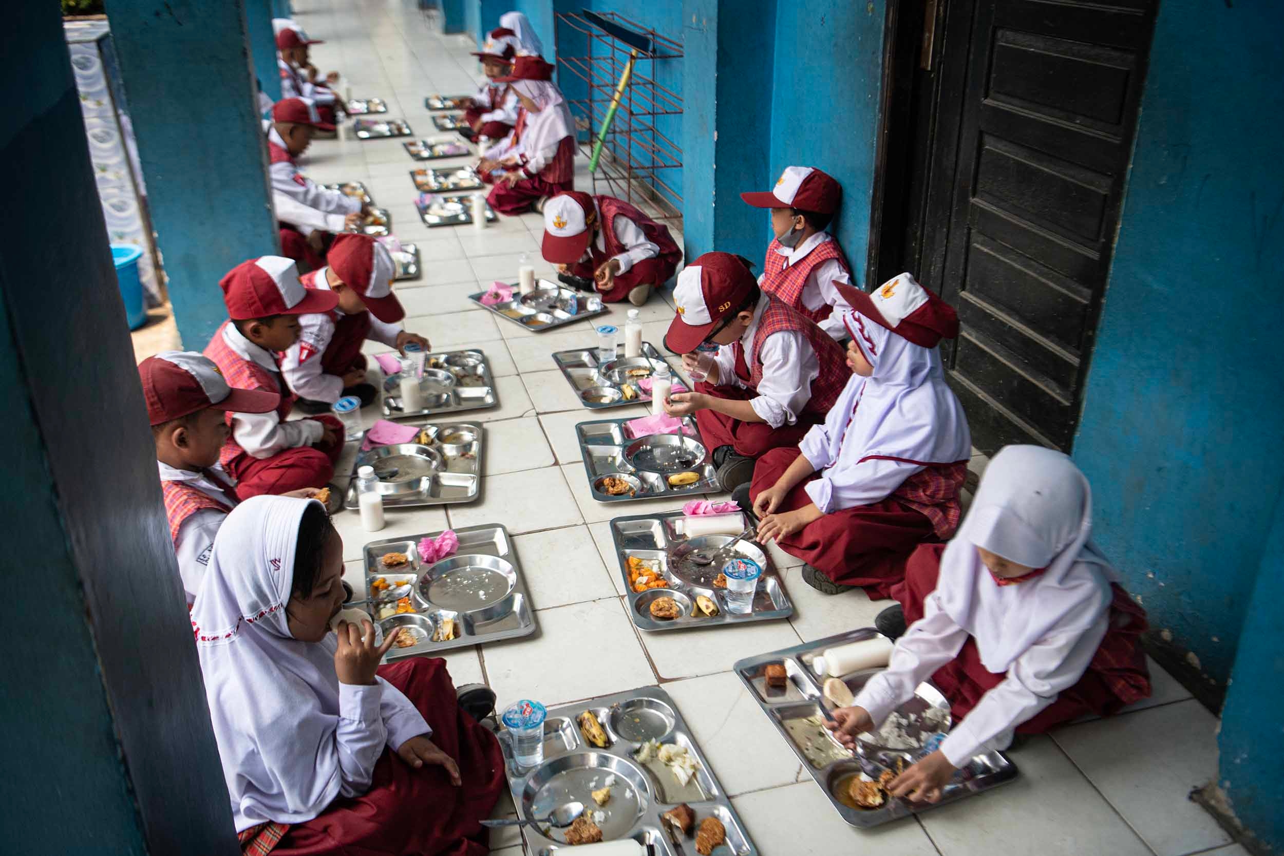 Masalah-masalah Apakah yang Dihadapi oleh Pemerintah dalam Meningkatkan Pembangunan Manusia Indonesia. Bagaimana Solusinya?