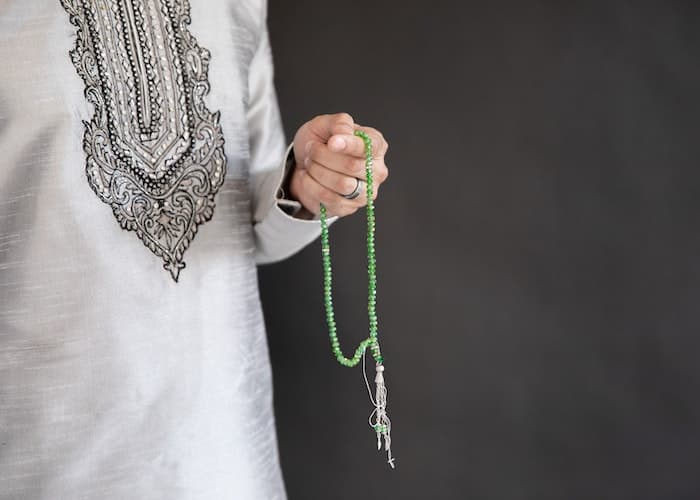 Hukum Merayakan Tahun Baru Masehi dengan Zikir dan Istighfar