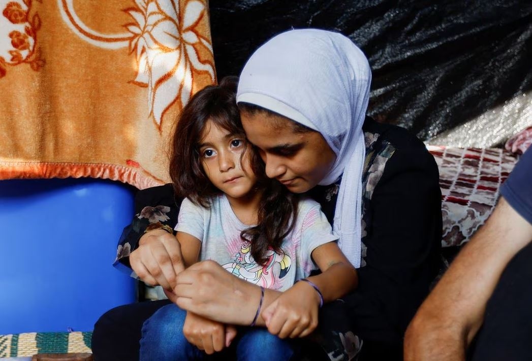 Keluarga Di Gaza Kenakan Gelang Identitas Dan Tuliskan Nama Di Lengan Agar Dapat Dikenali