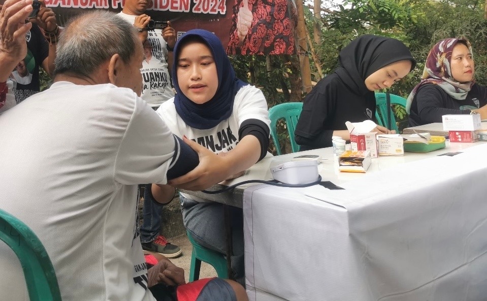 Sasar IRT Prasejahtera, Komunitas Warung Tegal Indonesia Hadirkan Pengecekan Kesehatan Gratis Di Tebet