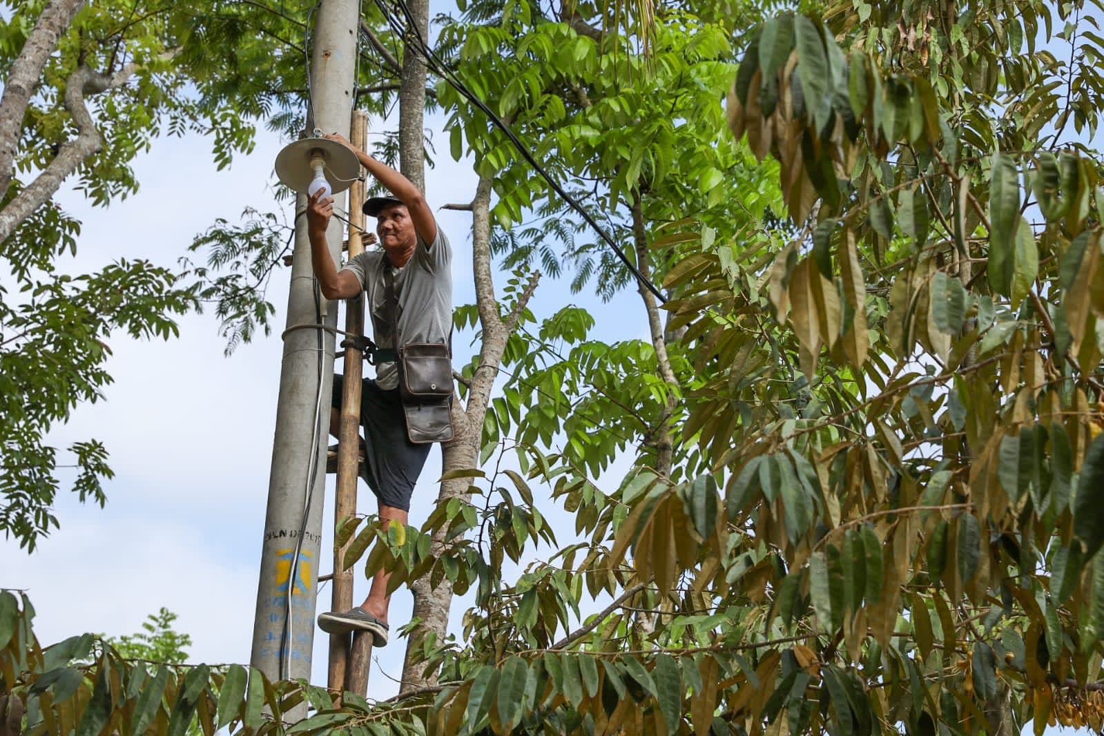 Dapat Bantuan Penerangan Jalan Umum Dari OMG, Warga Kulon Progo: Kami Lebih Tenang Bepergian Saat Malam