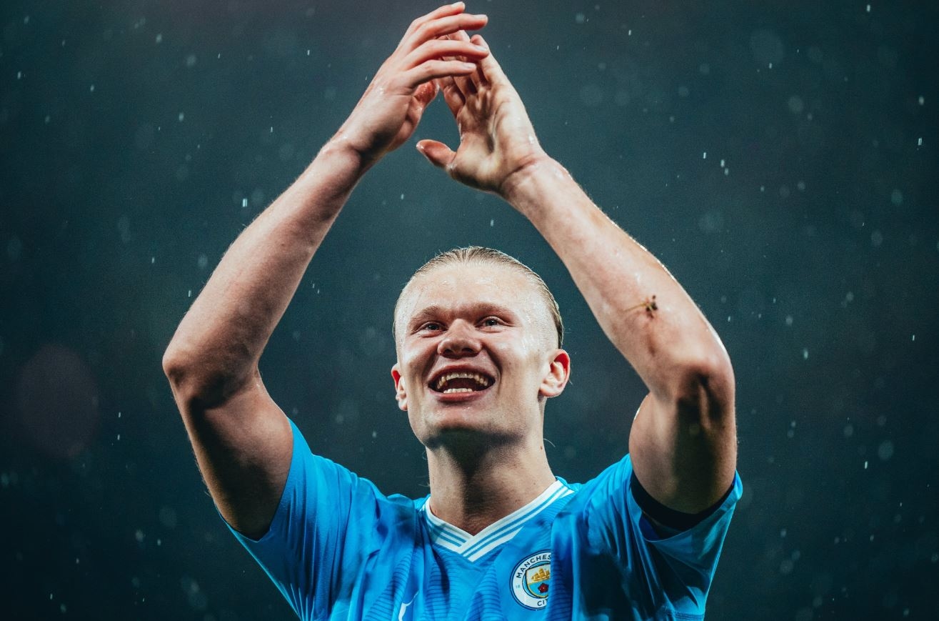 Saat Ancang-Ancang Penalti, Erling Haaland 'Diganggu' Yel-Yel Tekel Horor Roy Keane Ke Ayahnya