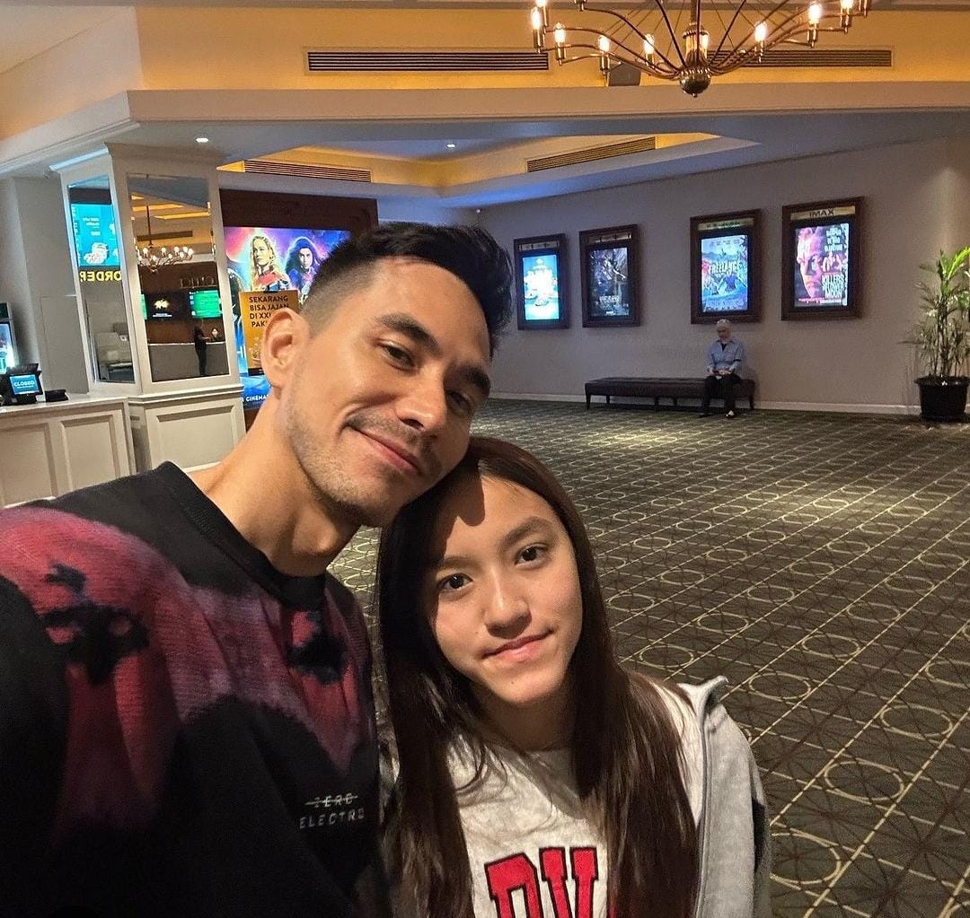 Tak Ikut Rayakan Kemenangan Selebritis FC, Darius Sinathrya Tepati Janji Dengan Sang Putri