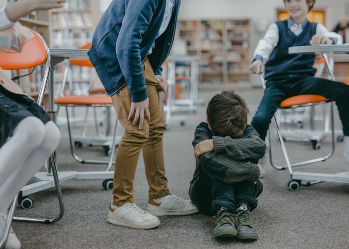 Hukum Mengolok-olok Orang Yang Sedang Kesusahan, Lengkap Ayat Al-Quran Dan Hadis Penjelasannya